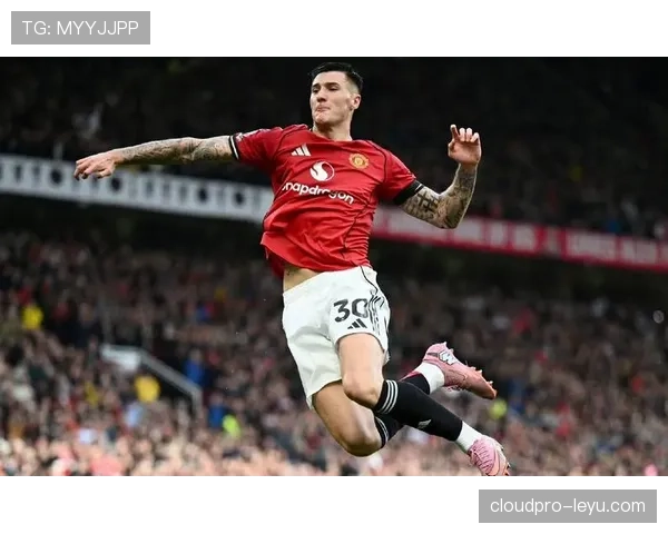 曼联防守漏洞频现，亟需迅速调整以扭转颓势