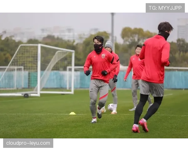 足球冬训火热展开,各队积极备战新赛季表现抢眼 足球冬训火热展开,各队积极备战新赛季表现抢眼