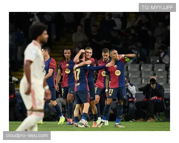 拉菲尼亚双脚技艺惊艳足坛,细腻表现引众人赞叹 拉菲尼亚双脚技艺惊艳足坛,细腻表现引众人赞叹