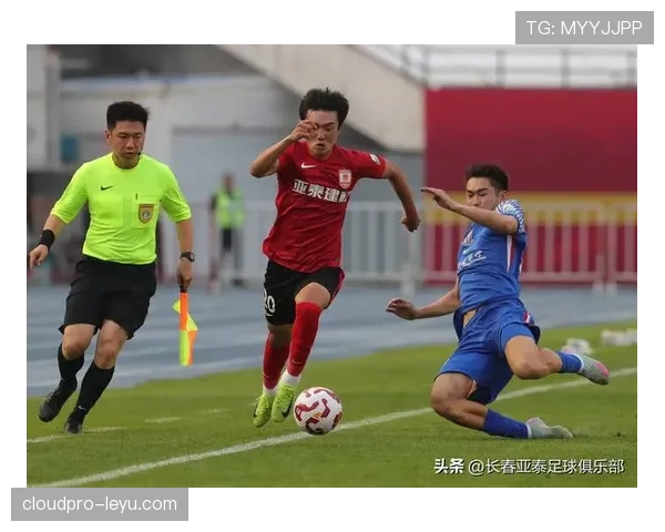 临场战术调整奏效，球队逆转取胜彰显顽强斗志