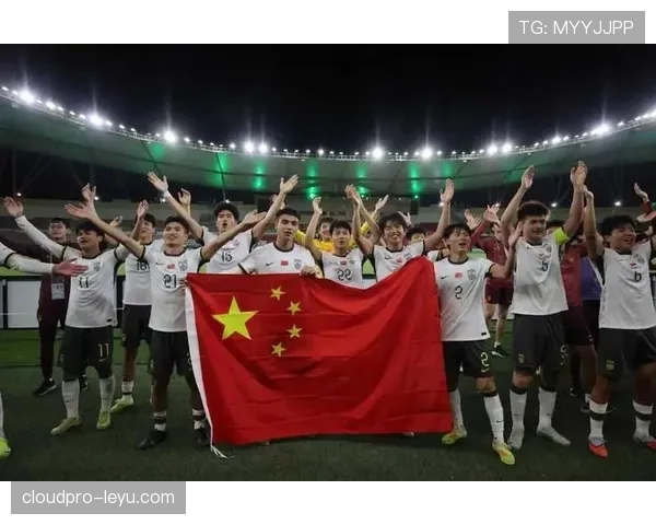 中国国家队球迷红军团集结助威，国际赛场展现强大凝聚力