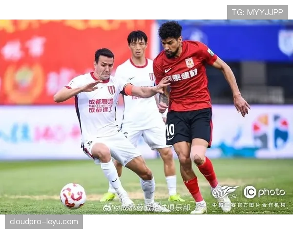 中超联赛本轮激战：强强对话点燃争冠悬念，积分榜竞争白热化