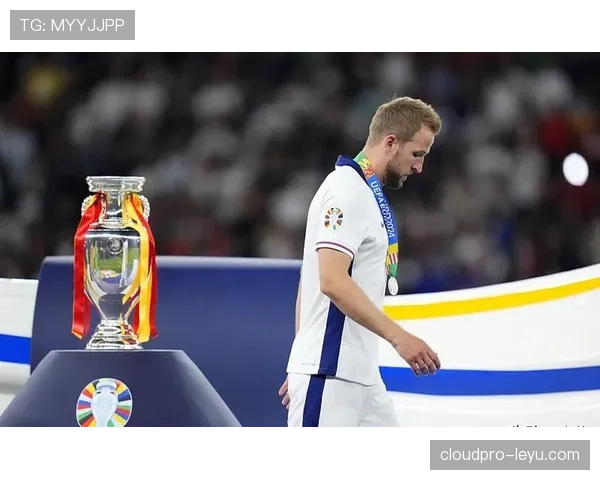 哈里·凯恩德甲金靴连庄，状态回暖展现足球巨星的实力与风采