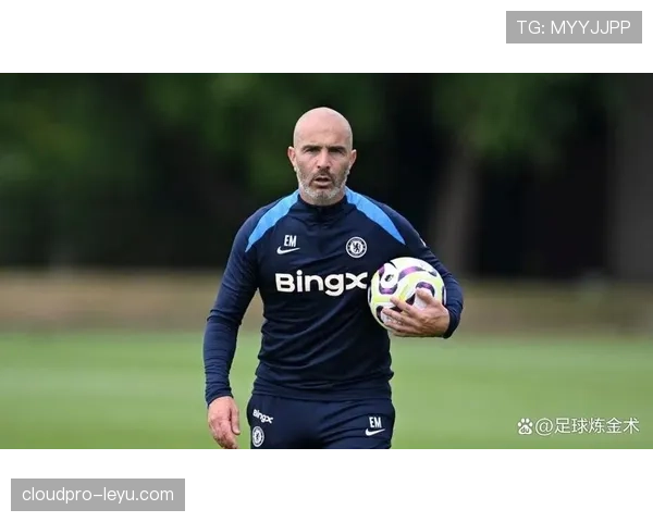 切尔西阵容豪华却缺乏稳定输出，进攻端表现波动影响赛季走势