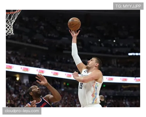 与约基奇挡拆联动，穆雷比上赛季单打更高效