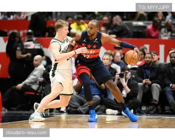 米德尔顿无球跑位比上季更能拉开字母哥空间