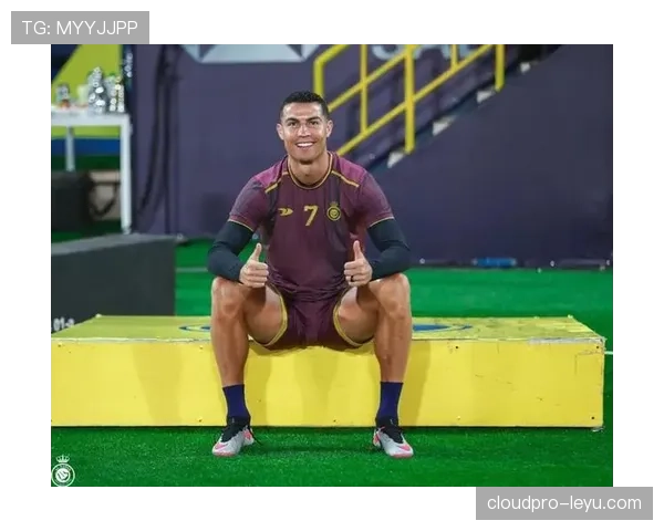 C罗又在游艇发早餐照，我还在纠结月租，这天壤之别看着就绝望